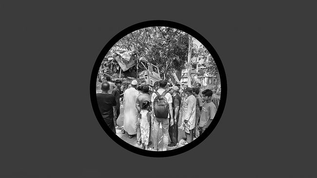 নাটোরে দুর্ঘটনা: বাস ও ট্রাকের অজ্ঞাতনামা চালকদের বিরুদ্ধে পুলিশের মামলা