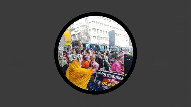 মিরপুর ১০ নম্বরে পোশাক শ্রমিকদের সড়ক অবরোধ