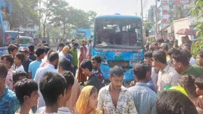 4 people died in a bus acci