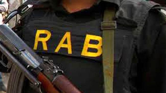 7 arrested including 4 stud