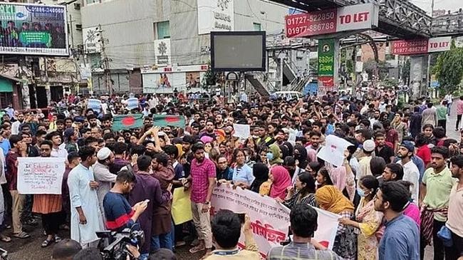 a group of protesters blocked the science lab intersection of the city