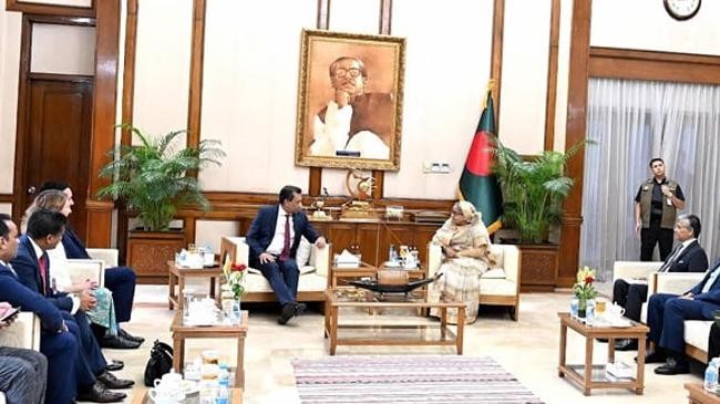 a six member delegation from scotland met prime minister sheikh hasina at ganabhaban on monday