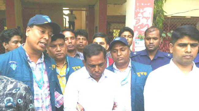 acc officials caught in the trap including bribe money
