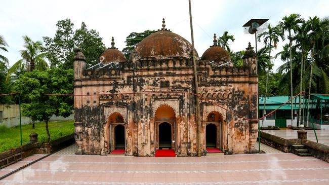 ancient bakhshi hamid jame mosque in banshkhali