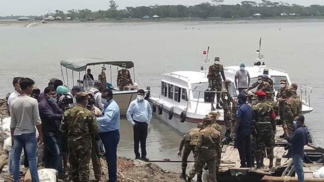 army repairing dam in satkhira 2