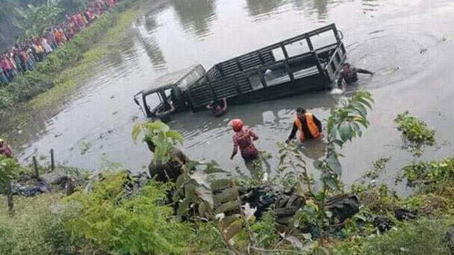 army truck fall in pond