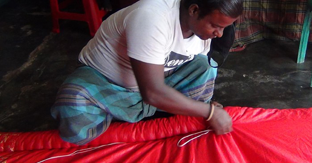 artisans making coated coats 01