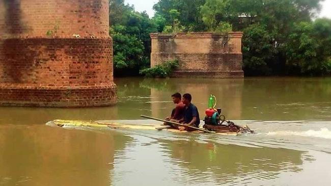 banana raft with engine