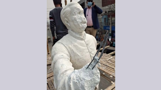 bangabandhus sculpture vandalized in kushtia