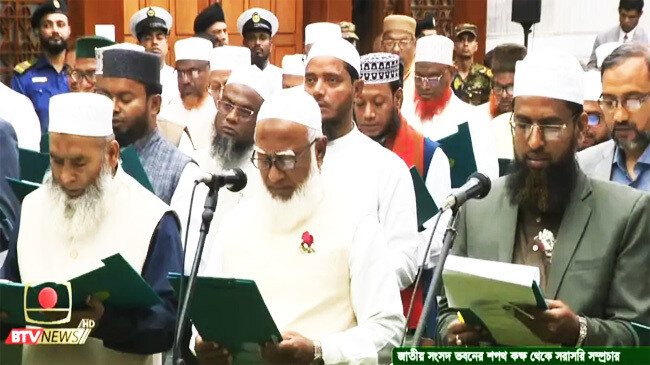 প্রথমে আপত্তি করলেও পরে দুটি শপথ নিলেন জামায়াতের এমপিরা