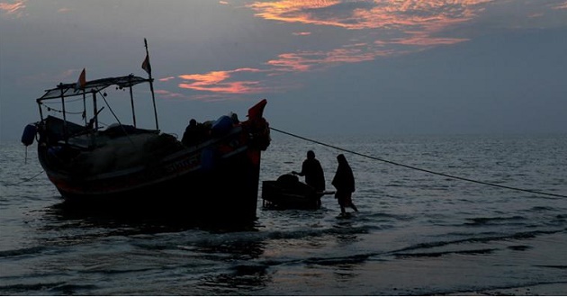 bangladeshi fisherman in the sea