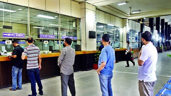 banking activities close four days