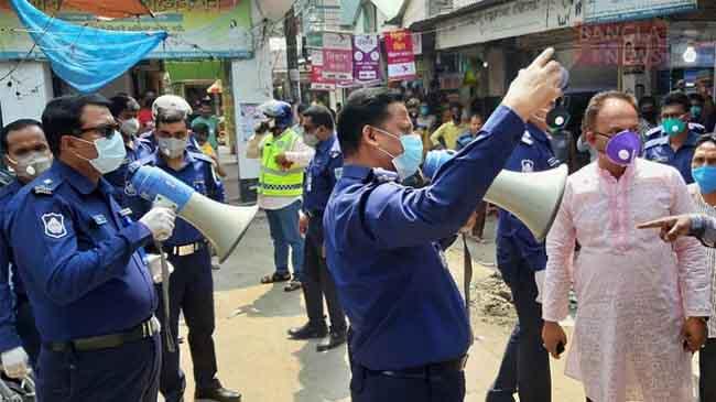bd police help people1