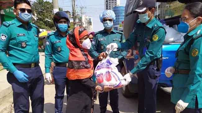 bd police help people2