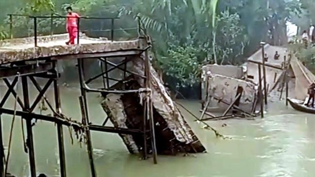 bridge collapse in barguna