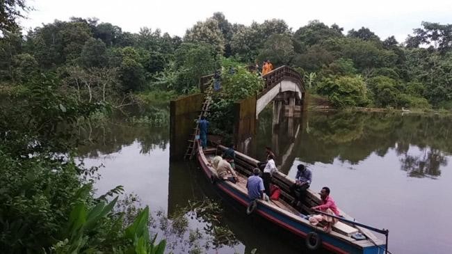 bridge over maini river