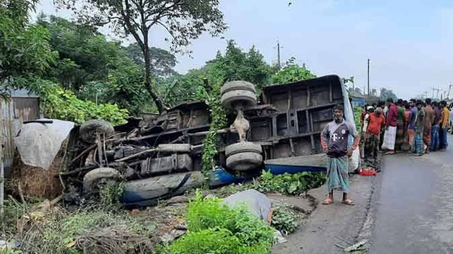 bus accident in brahmmanbaria