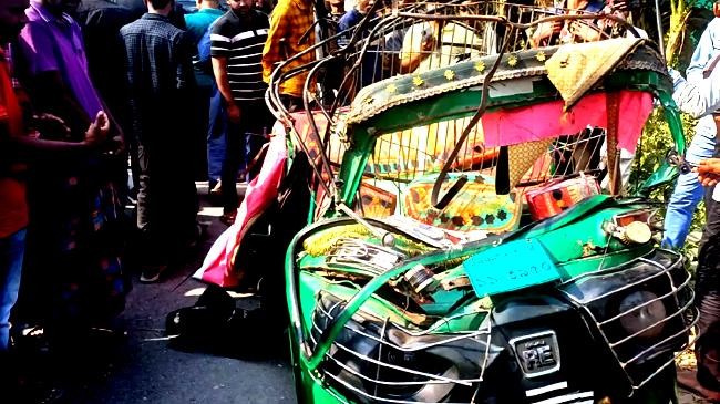 bus autorickshaw collision in sherpur