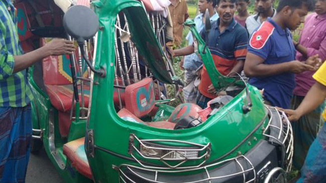 bus autorickshaw collision