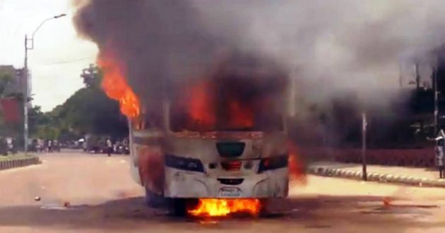 bus burned in shahbagh