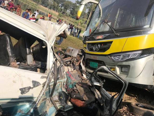 bus microbus collision in patiya 2