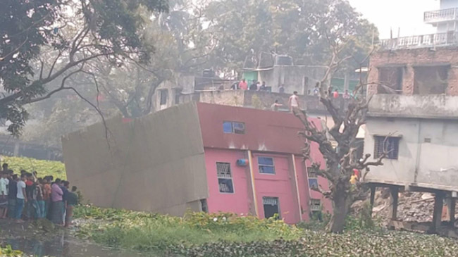 capital stored building collapsed
