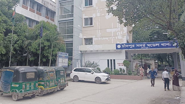 নিজ দলের পাঁচ কর্মীকে পুলিশে দিলেন নবনির্বাচিত এমপি