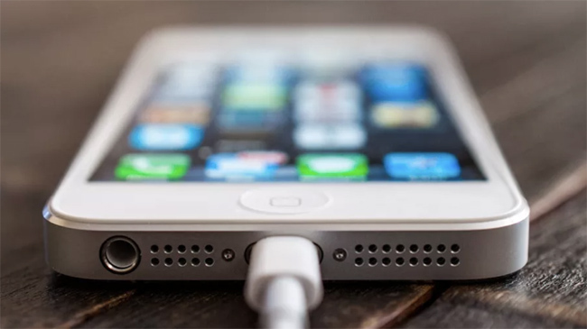 charges phone