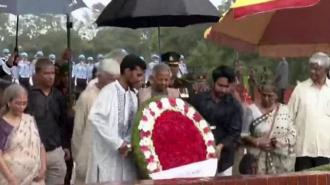 chief advisers tribute to martyrs despite rain