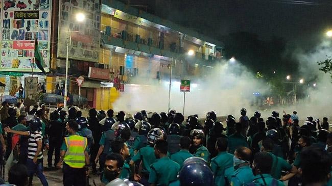 clash students businessmen new market