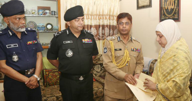 colonel azad granted 10 lack taka by police igp