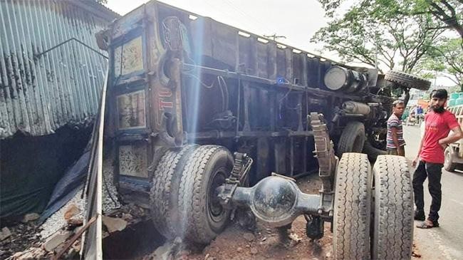 comilla accident