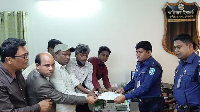complain against kurigram dc