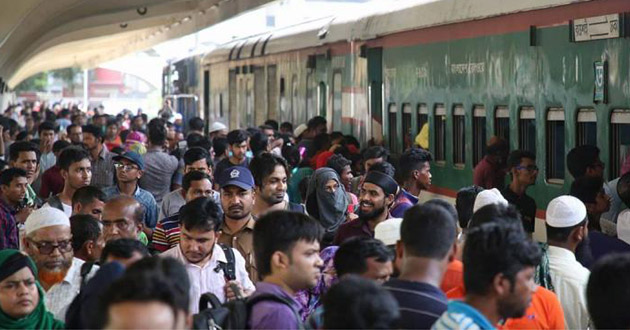 crowd passengers in kamlapur