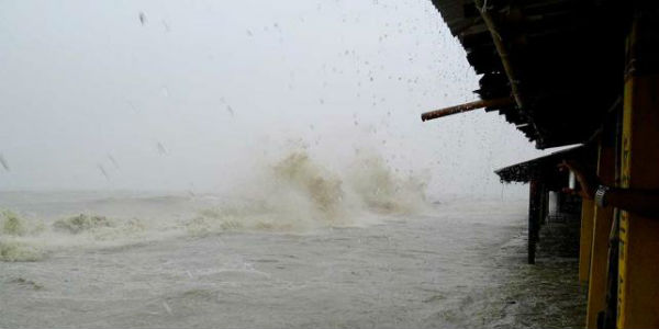 cyclone passing chittagong