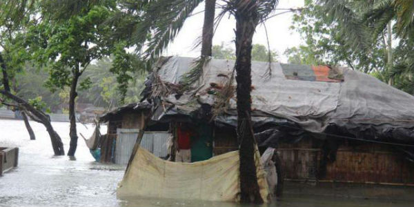 cyclone roanu leaving bangladesh
