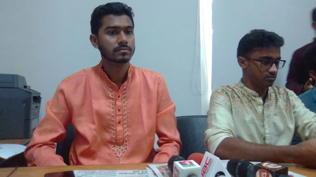 daksu vp noor in his office