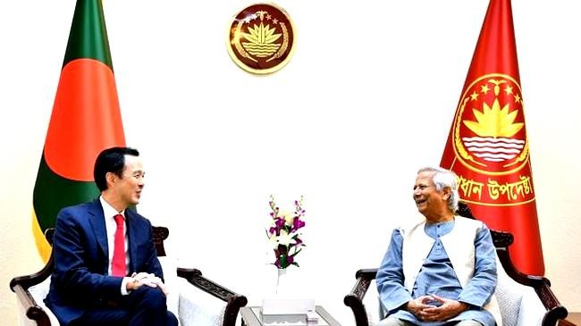 derek loh and professor muhammad yunus