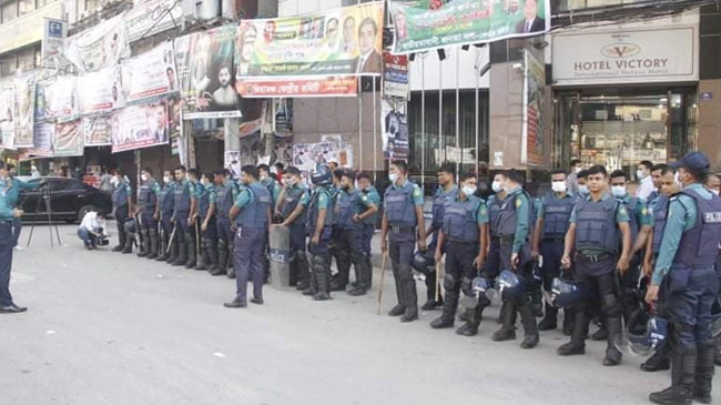 dhaka bus fire police