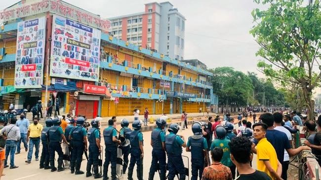 dhaka college students road again