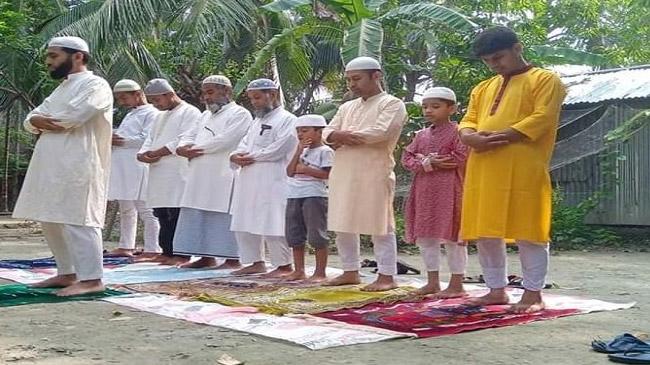 eid jammat in yard noakhali