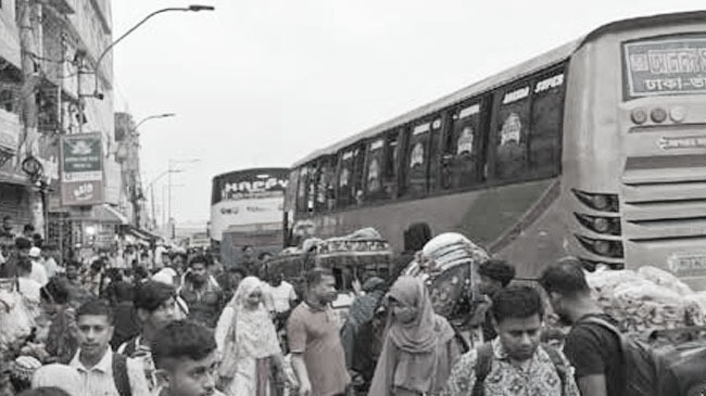 ঈদযাত্রা: সড়ক-নৌ-রেলপথে ঘরমুখো মানুষের ভিড়