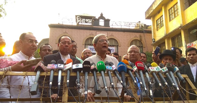 fakhrul in front of jail