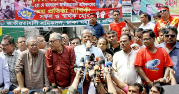 fakhrul talking in a conference