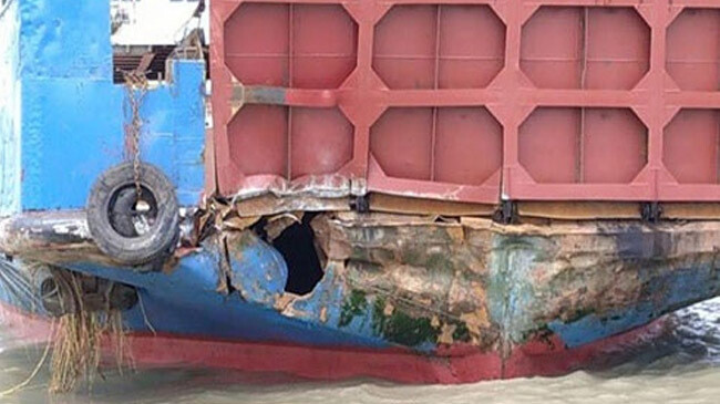 ferry hit padma bridge 1