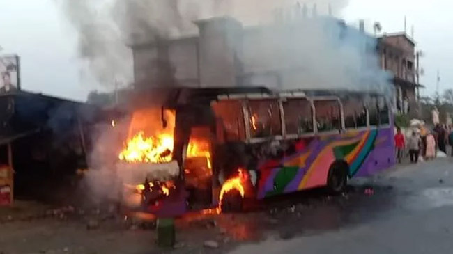 fire on moving bus 1