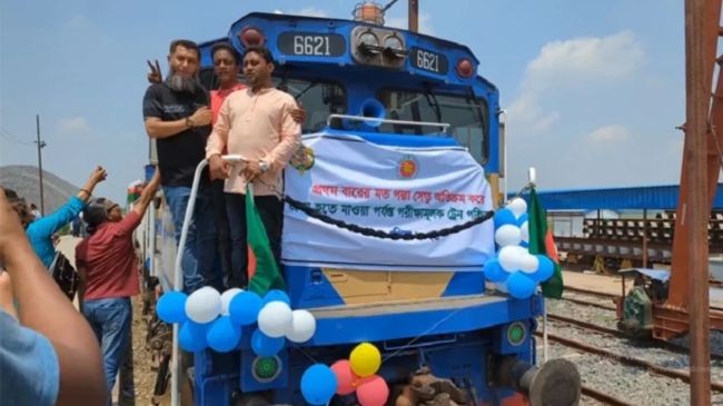 first train crosses padma bridge on trial