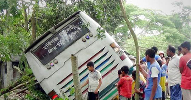 habiganj buses in the ditch