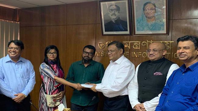 hasan mahmud give money to polas