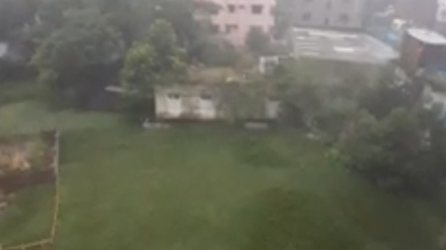 heavy rain in dhaka home
